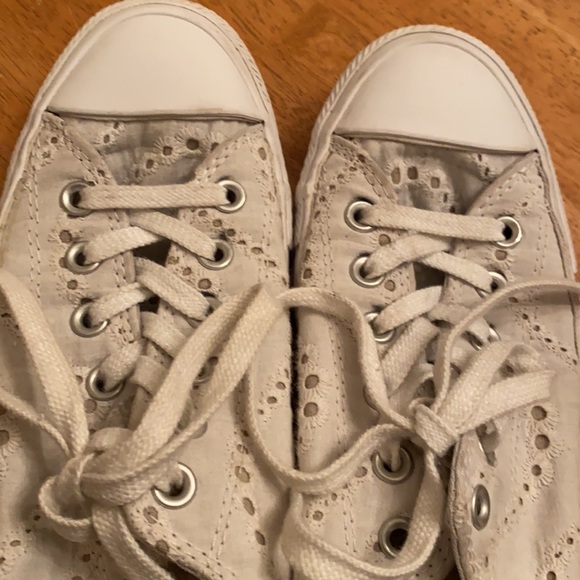 Converse All Star off white/ white lace like design sneakers nice, size 8, - Picture 7 of 16